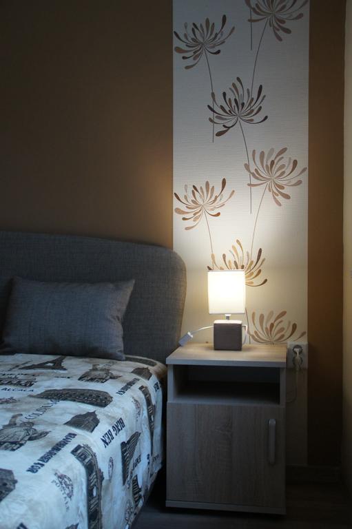 Ferienwohnung Fonix Apartman Gyula Exterior foto